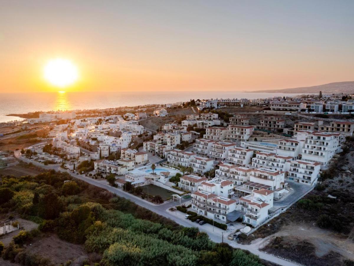 Wellclub - Wellness Family Experience - Seaview Hotel Pafos Exterior foto