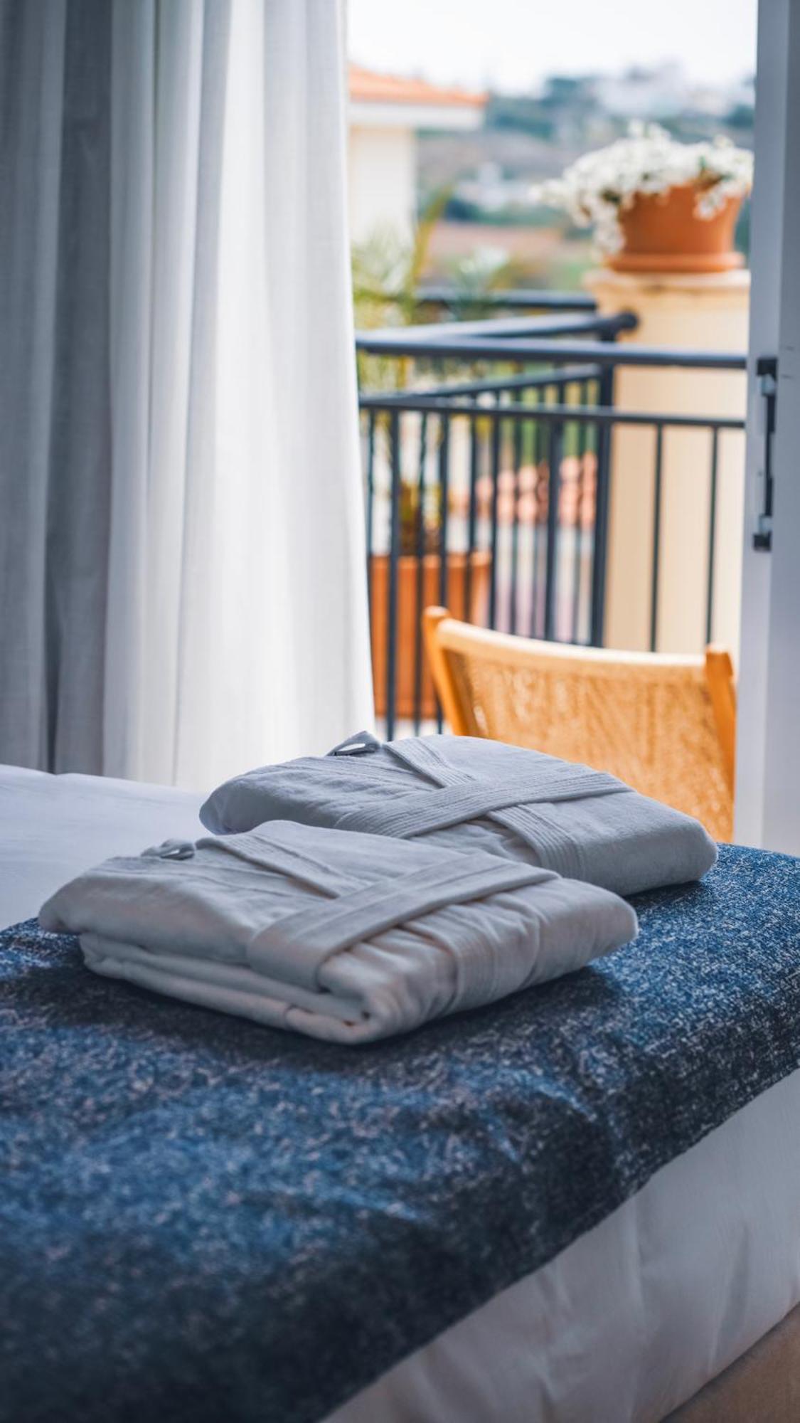 Wellclub - Wellness Family Experience - Seaview Hotel Pafos Exterior foto